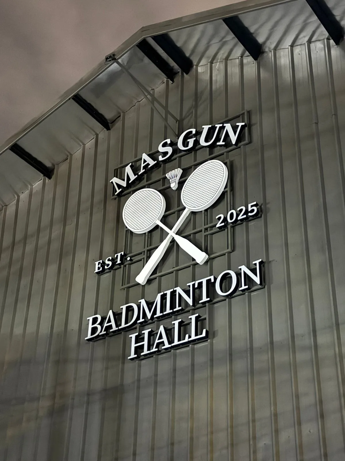 Suasana lapangan Masgun Badminton Hall